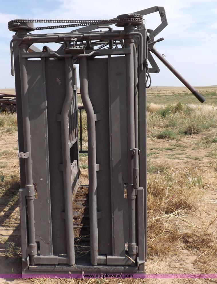 image for item B7478 Blattner cattle squeeze chute