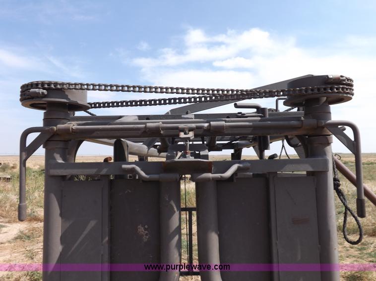image for item B7478 Blattner cattle squeeze chute
