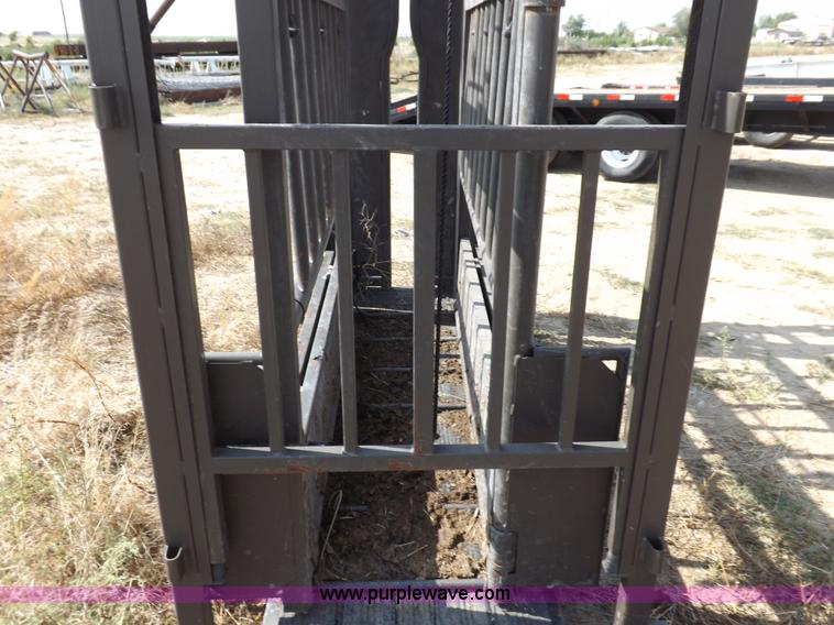 image for item B7478 Blattner cattle squeeze chute