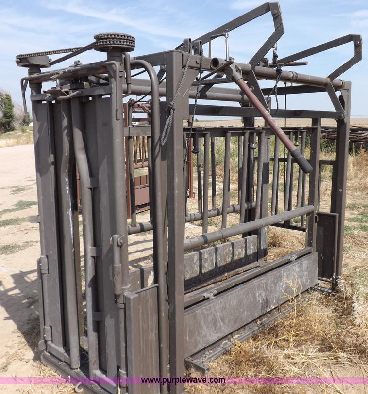 image for item B7478 Blattner cattle squeeze chute