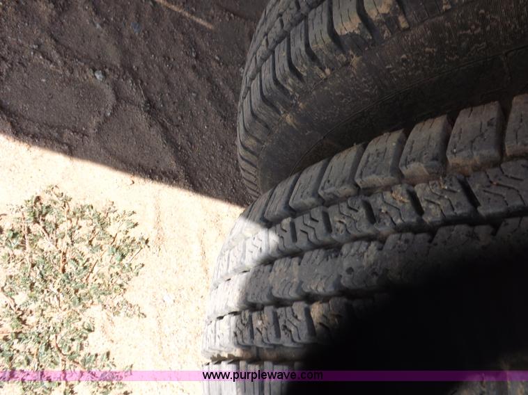 image for item B7482 2009 shop built 25' gooseneck trailer