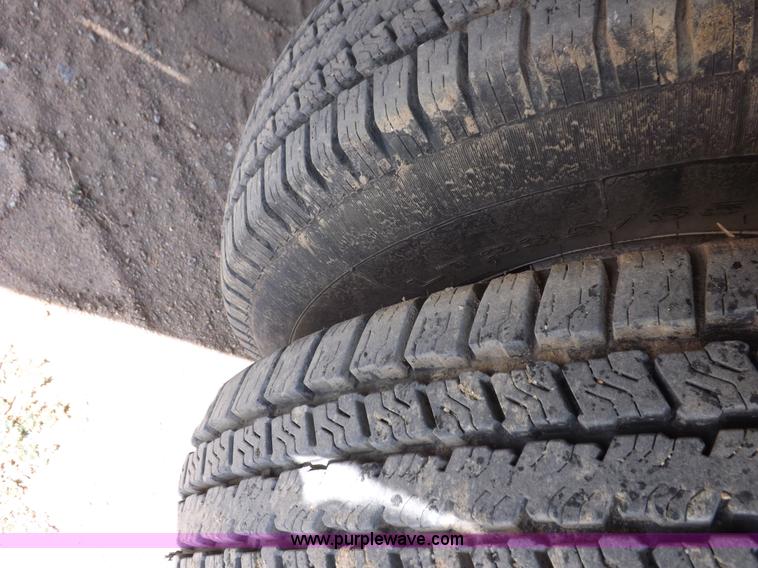 image for item B7482 2009 shop built 25' gooseneck trailer