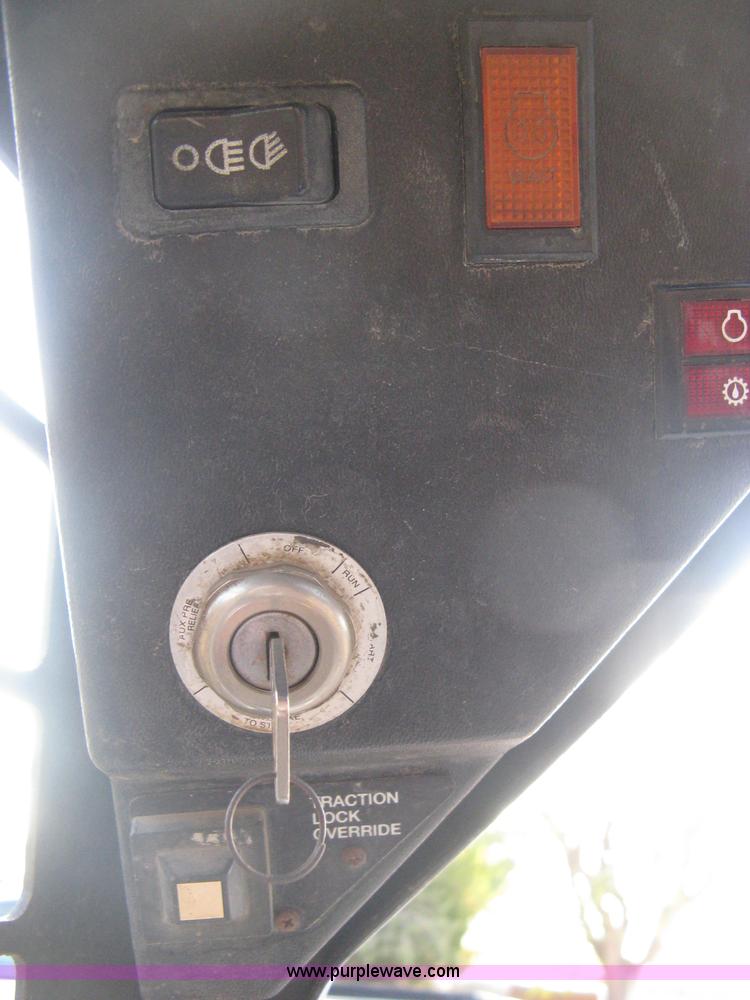 image for item B8001 1995 Bobcat 751C skid steer