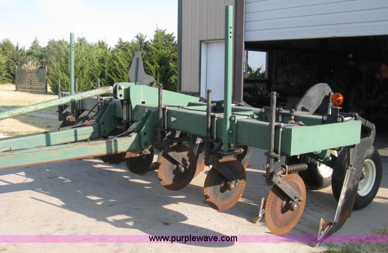 image for item B8006 2002 Baker 425-6 inline ripper