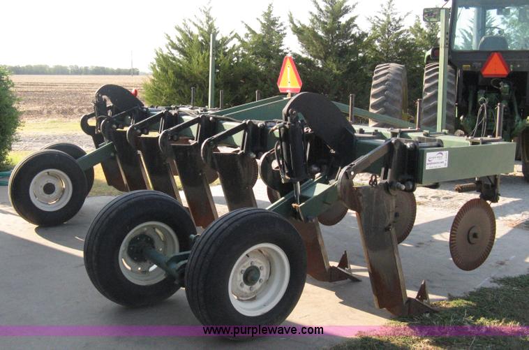 image for item B8006 2002 Baker 425-6 inline ripper