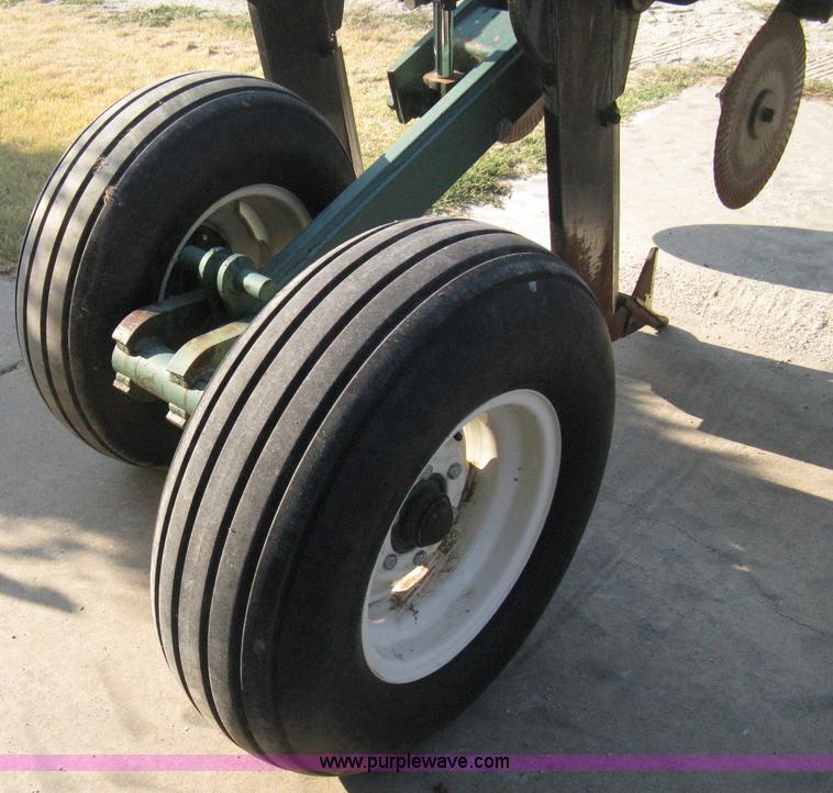 image for item B8006 2002 Baker 425-6 inline ripper