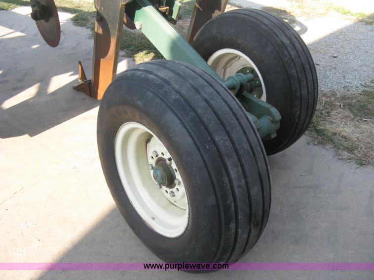 image for item B8006 2002 Baker 425-6 inline ripper