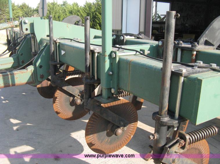 image for item B8006 2002 Baker 425-6 inline ripper