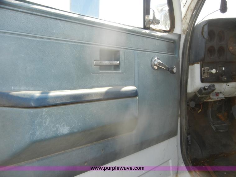 image for item D4630 1984 Chevrolet Kodiak C60 truck