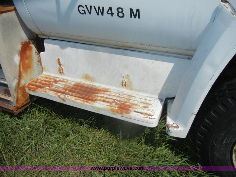 image for item D4630 1984 Chevrolet Kodiak C60 truck