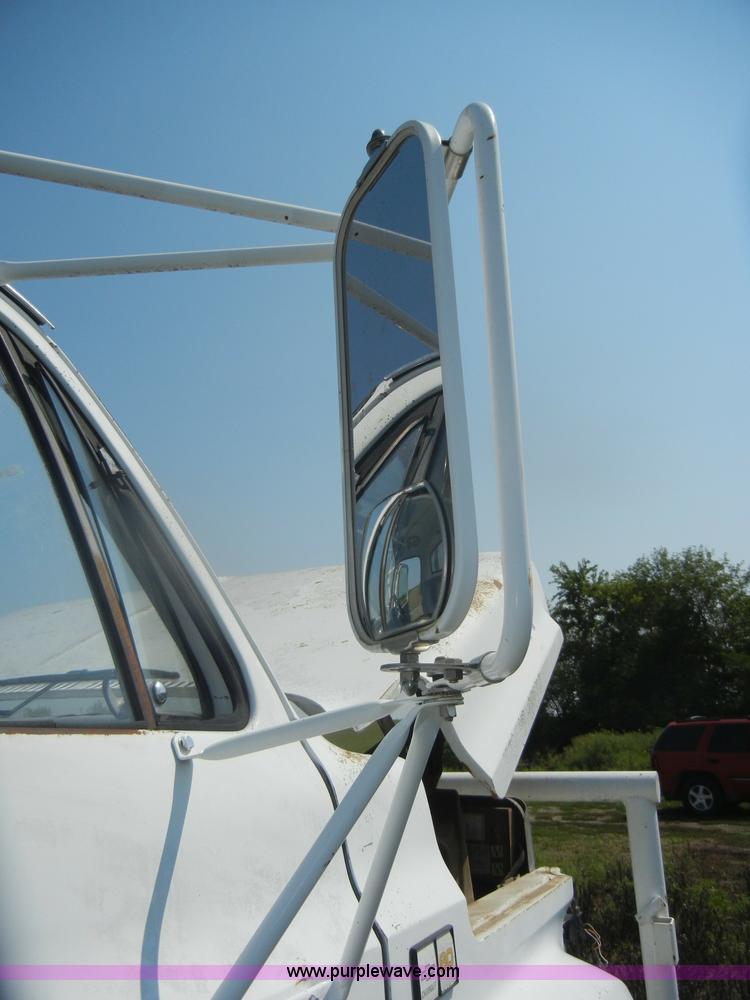 image for item D4630 1984 Chevrolet Kodiak C60 truck