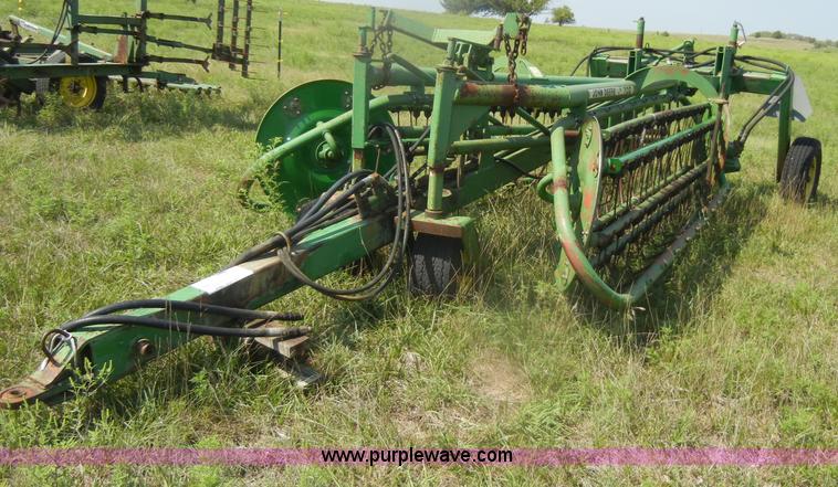 image for item D4637 John Deere 700 twin hydraulic basket rake