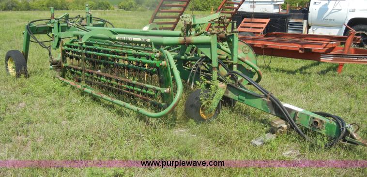 image for item D4637 John Deere 700 twin hydraulic basket rake