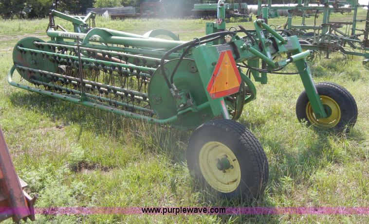 image for item D4637 John Deere 700 twin hydraulic basket rake