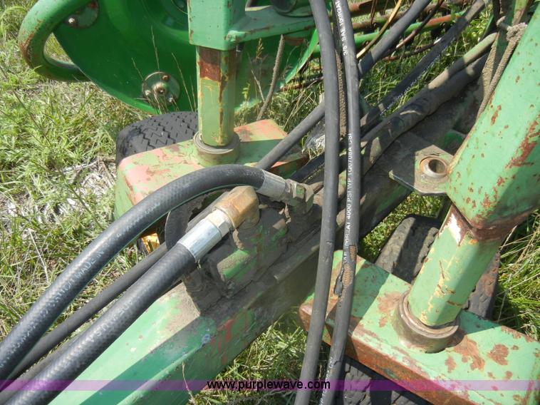 image for item D4637 John Deere 700 twin hydraulic basket rake