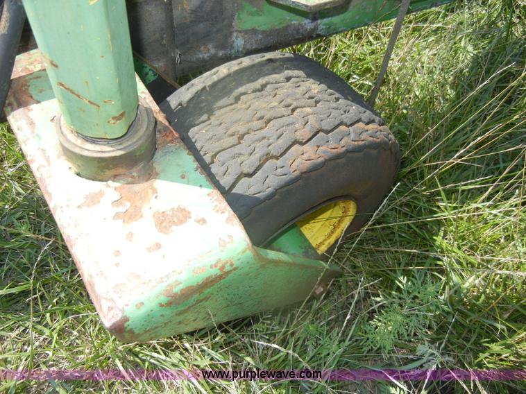 image for item D4637 John Deere 700 twin hydraulic basket rake