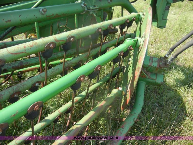 image for item D4637 John Deere 700 twin hydraulic basket rake
