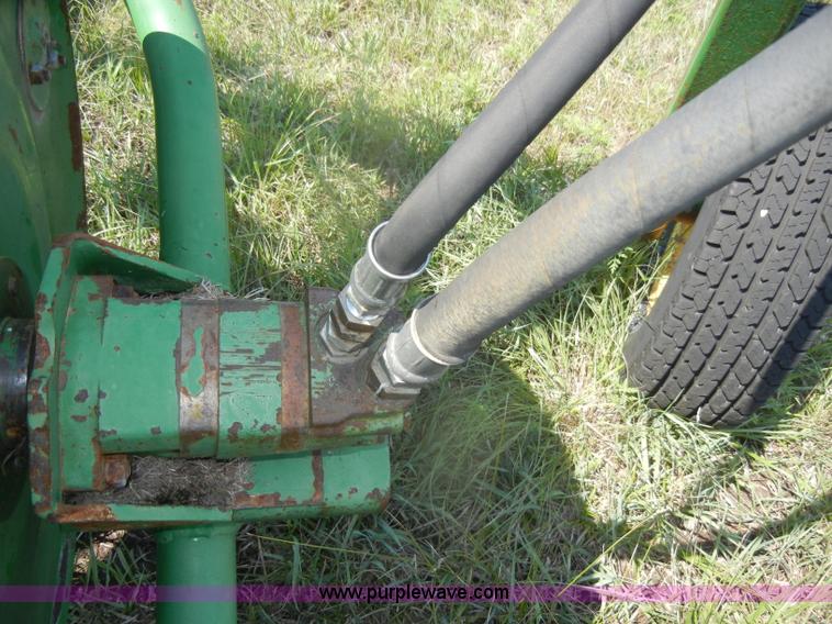 image for item D4637 John Deere 700 twin hydraulic basket rake