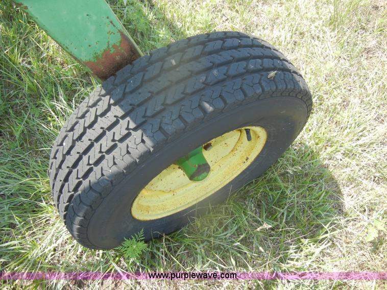 image for item D4637 John Deere 700 twin hydraulic basket rake