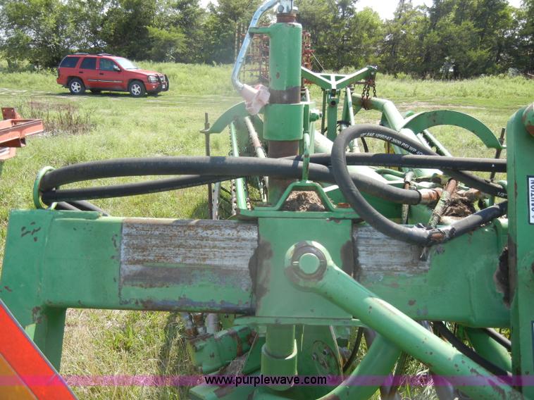 image for item D4637 John Deere 700 twin hydraulic basket rake