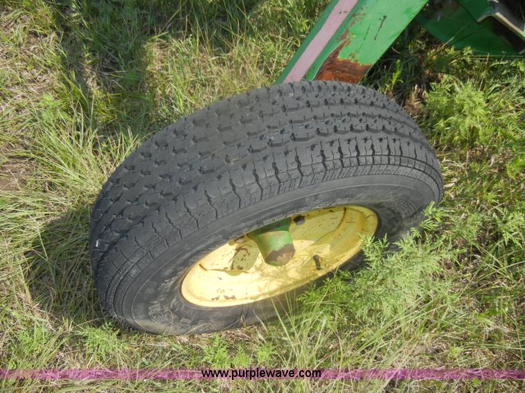 image for item D4637 John Deere 700 twin hydraulic basket rake