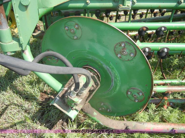 image for item D4637 John Deere 700 twin hydraulic basket rake