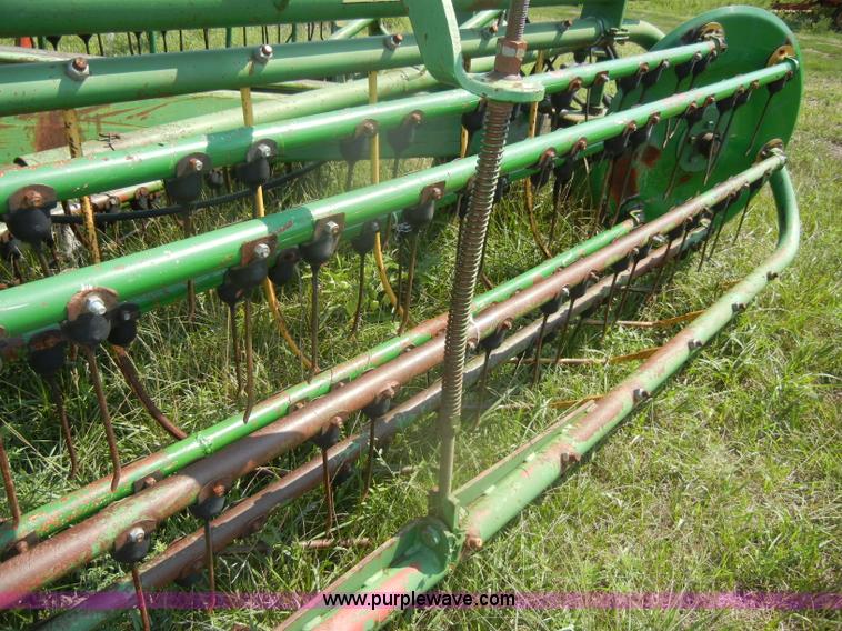 image for item D4637 John Deere 700 twin hydraulic basket rake