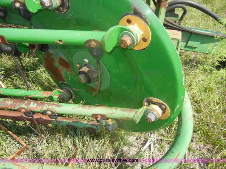 image for item D4637 John Deere 700 twin hydraulic basket rake