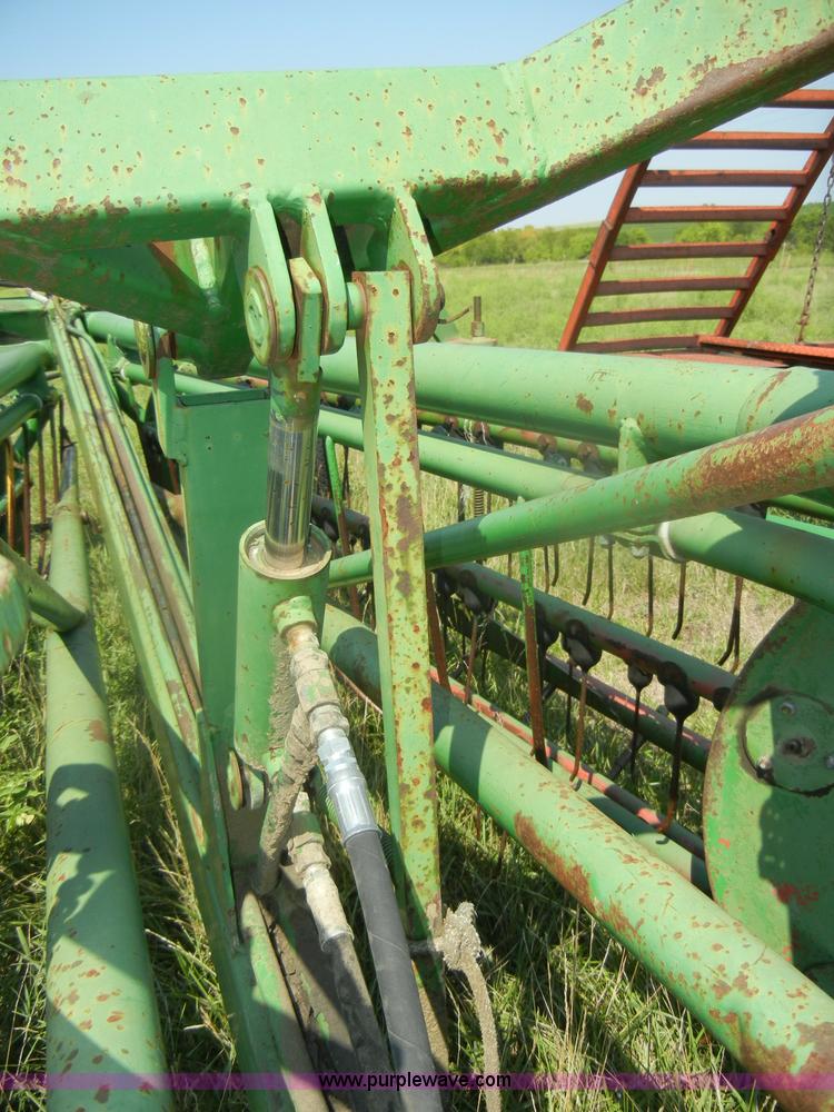 image for item D4637 John Deere 700 twin hydraulic basket rake