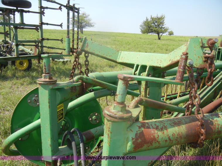 image for item D4637 John Deere 700 twin hydraulic basket rake