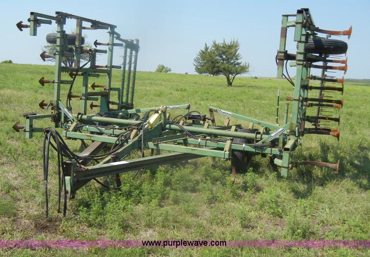 image for item D4638 John Deere E1000 22' field cultivator