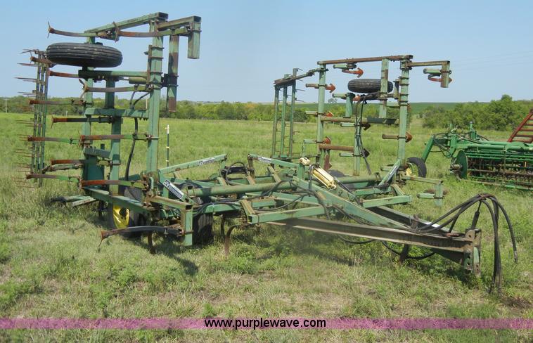 image for item D4638 John Deere E1000 22' field cultivator