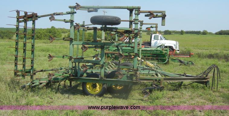 image for item D4638 John Deere E1000 22' field cultivator