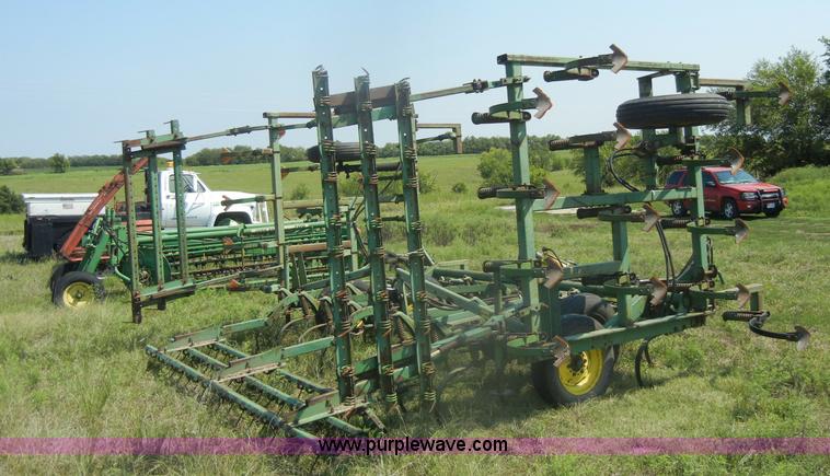 image for item D4638 John Deere E1000 22' field cultivator