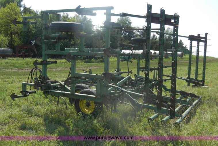 image for item D4638 John Deere E1000 22' field cultivator