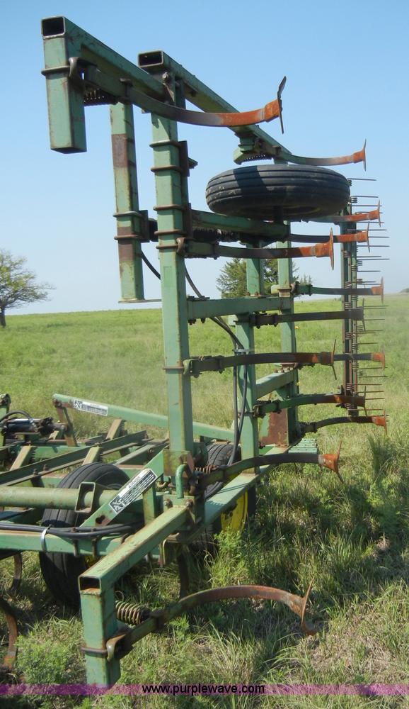 image for item D4638 John Deere E1000 22' field cultivator