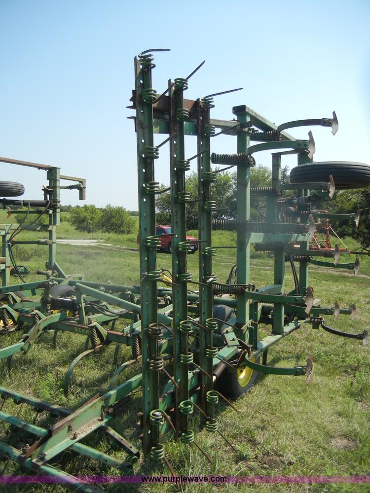image for item D4638 John Deere E1000 22' field cultivator