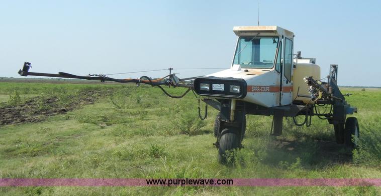 image for item D4640 Melroe SpraCoupe 220 self-propelled sprayer
