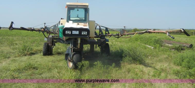 image for item D4640 Melroe SpraCoupe 220 self-propelled sprayer