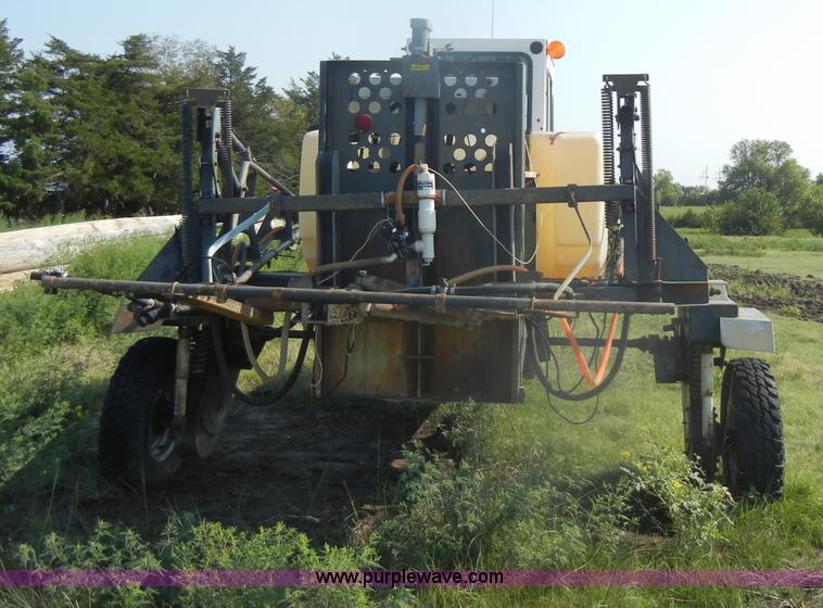 image for item D4640 Melroe SpraCoupe 220 self-propelled sprayer