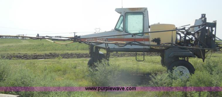image for item D4640 Melroe SpraCoupe 220 self-propelled sprayer