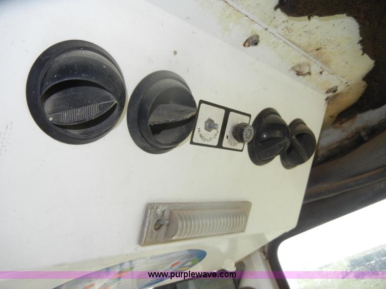 image for item D4640 Melroe SpraCoupe 220 self-propelled sprayer