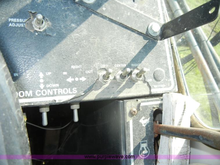 image for item D4640 Melroe SpraCoupe 220 self-propelled sprayer