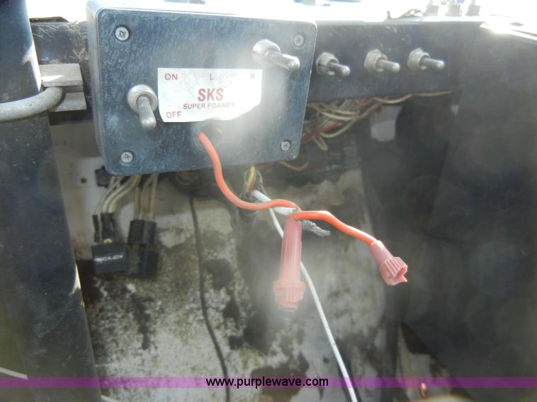 image for item D4640 Melroe SpraCoupe 220 self-propelled sprayer