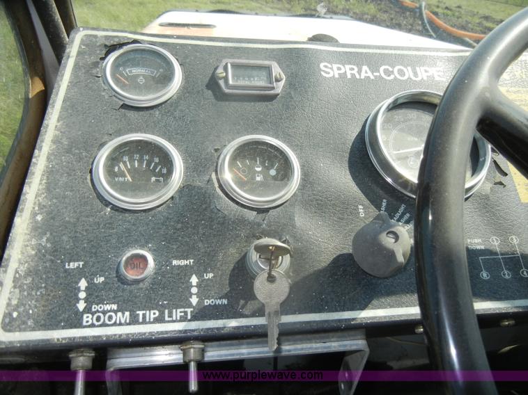 image for item D4640 Melroe SpraCoupe 220 self-propelled sprayer