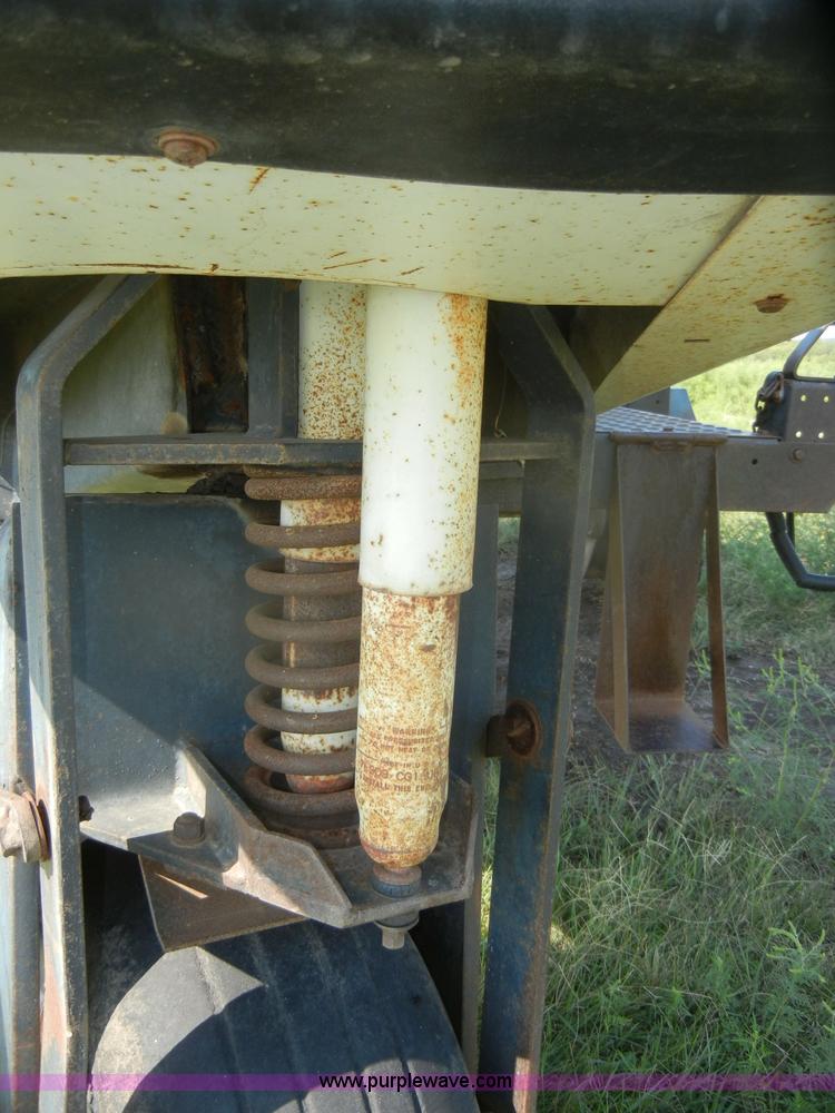 image for item D4640 Melroe SpraCoupe 220 self-propelled sprayer