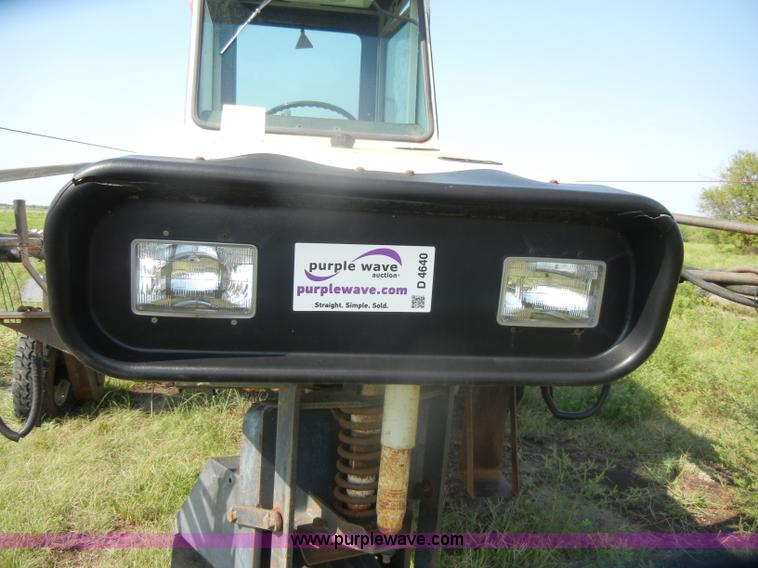 image for item D4640 Melroe SpraCoupe 220 self-propelled sprayer