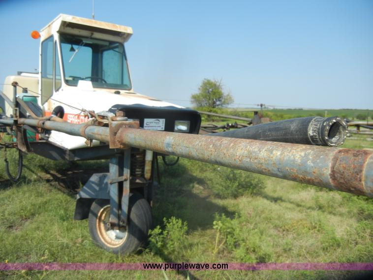image for item D4640 Melroe SpraCoupe 220 self-propelled sprayer