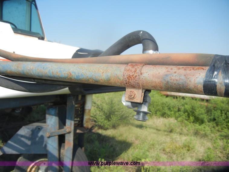 image for item D4640 Melroe SpraCoupe 220 self-propelled sprayer