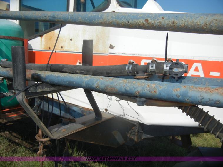 image for item D4640 Melroe SpraCoupe 220 self-propelled sprayer